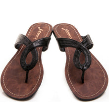 Gomax Women's 'Berdine-79' Keyhole Slip-on Sandals
