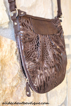 Treska | Zebra Messenger Brown