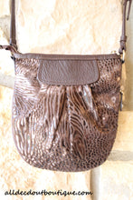 Treska | Zebra Messenger Brown