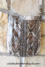 Treska | Cobra Messenger with Studs