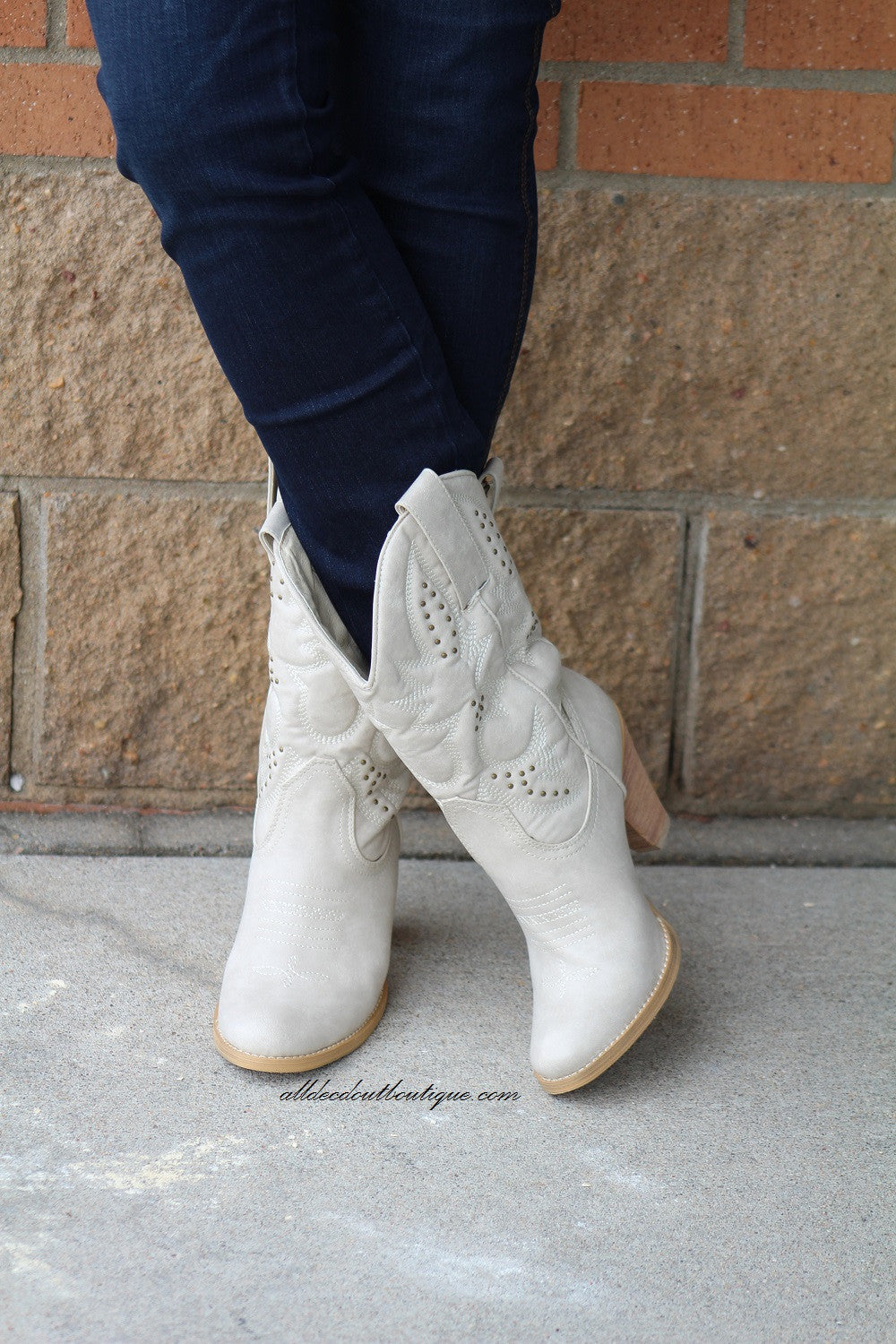 Very Volatile | Denver Cowgirl Boots Off White