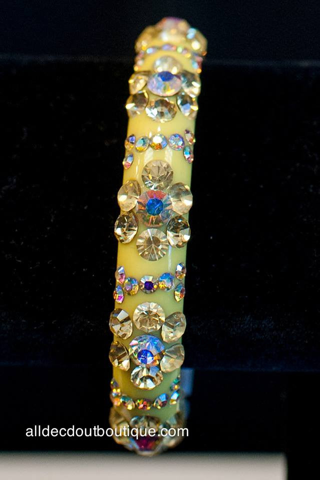 ADO | Thin Yellow Bangle Bracelet with Embellished Flowers
