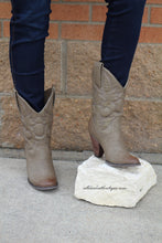 Very Volatile | Dallas Cowgirl Boots Taupe