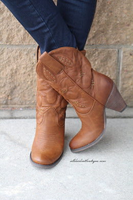 Very Volatile | Dallas Cowgirl Boots Brown