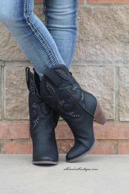Very Volatile | Dallas Cowgirl Boots Black