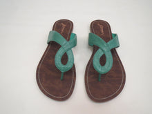 Gomax Women's 'Berdine-79' Keyhole Slip-on Sandals