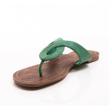 Gomax Women's 'Berdine-79' Keyhole Slip-on Sandals