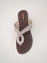 Gomax Women's 'Berdine-79' Keyhole Slip-on Sandals