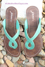 Gomax Women's 'Berdine-79' Keyhole Slip-on Sandals