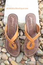 Gomax Women's 'Berdine-79' Keyhole Slip-on Sandals