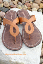 Gomax Women's 'Berdine-79' Keyhole Slip-on Sandals