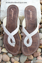 Gomax Women's 'Berdine-79' Keyhole Slip-on Sandals