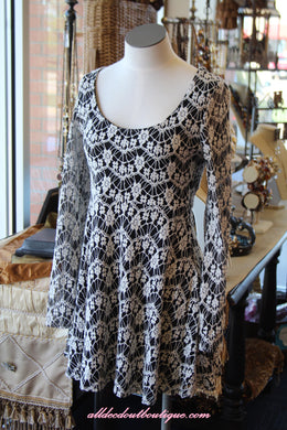 En Creme | Lace Dress Black & White Top