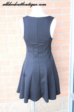 Double Zero | Black Sleeveless Knit Dress