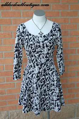 En Creme | Black and White Floral Pattern Dress