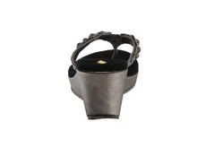 Very Volatile | Andrina Sandal Petwer